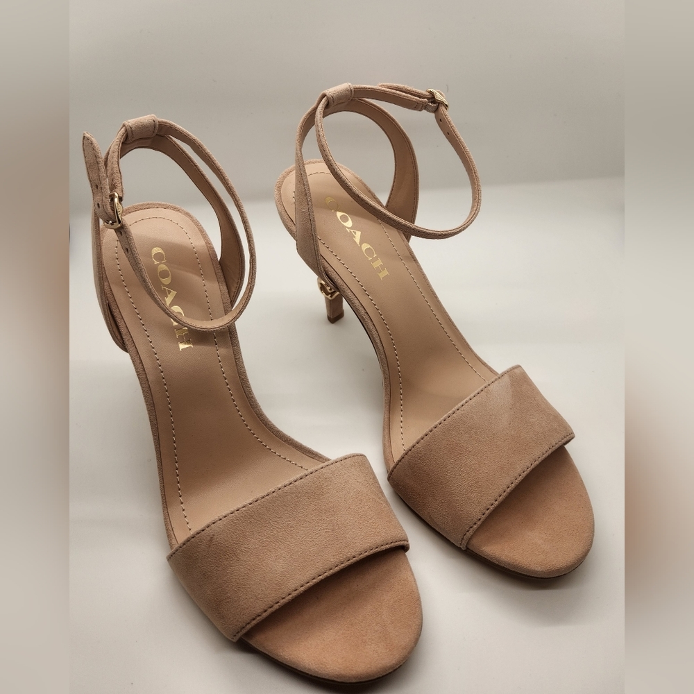 SOOOOLLLLLDDD!!! Women's COACH REGINA SUEDE SANDAL SIZE 8.5